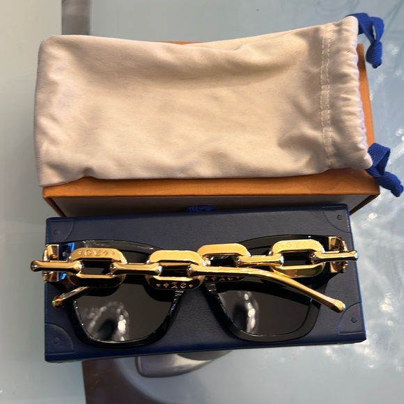 Authentic Louis Vuitton Cat-Eye edgeSunglasses from 2022 Collection by Nicolas! - Picture 7 of 16